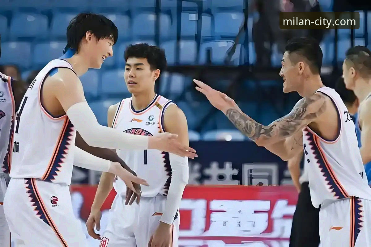 米兰当地导游怎么下载 前瞻视角下的战术革新:上海男篮十二连胜的数字化解读